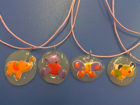 Taller de colgantes y llaveros de silicona